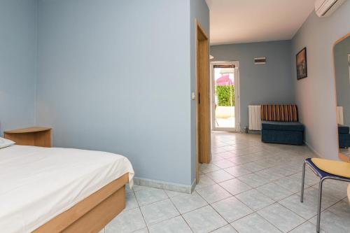 Apartment in Nin with Pool near the Beach, Zaton (foto 6)