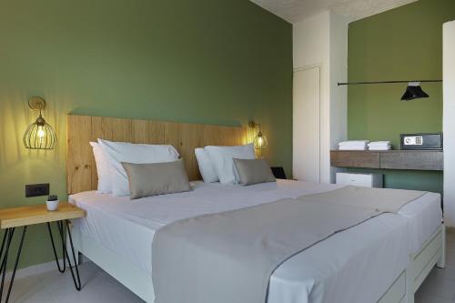 Standard Double Room image 7