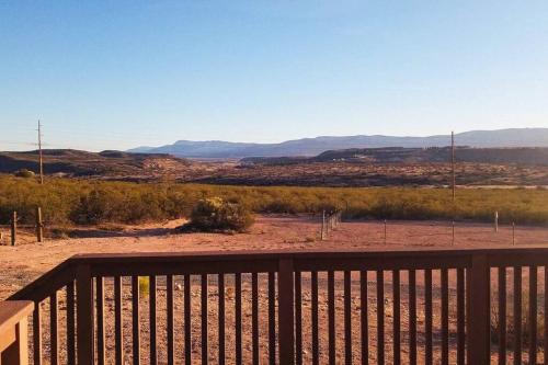 . Desert Hillside Lodge 25 mins from Sedona