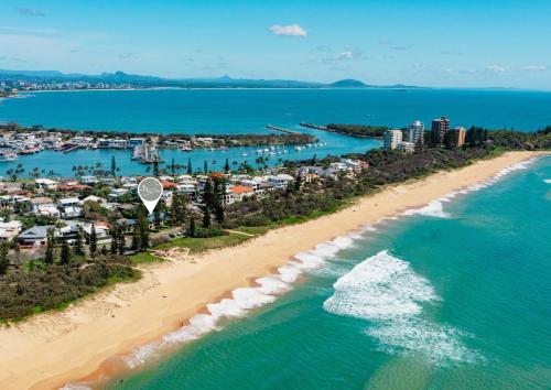 Beachfront Styled 2 BR Apt w Pool at Buddina - Mudjimba