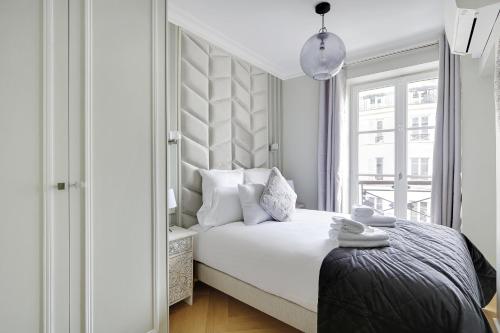 Pick A Flat's Apartments in Montmartre - Rue Lepic
