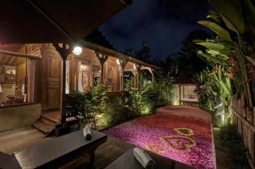 Kawan Antique Ubud Villa - image 2