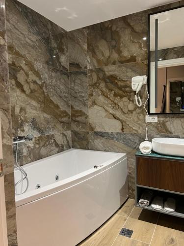 シャワー, Domus Hotel & Apartments in シェンジン