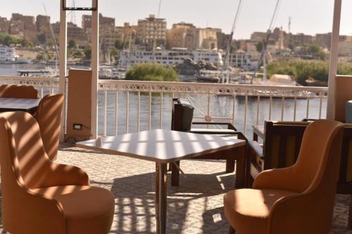 Surrounding environment, Kana Kato in Aswan