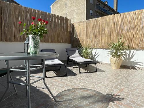 Centre Carcassonne apartment with private sunny terrace