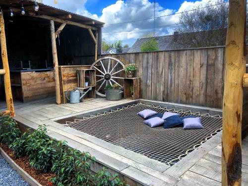 Unique holiday home in Bastogne with bubble bath