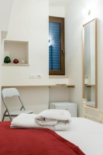 Suite Dantè - Typical Apulian Rooms Room Type - Deluxe Queen Room