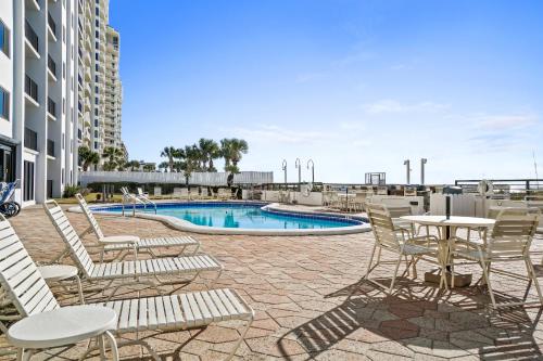 Exterior view, Emerald Towers by Panhandle Getaways in Destin (FL)