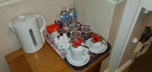 Diamonds Guest House - image 4