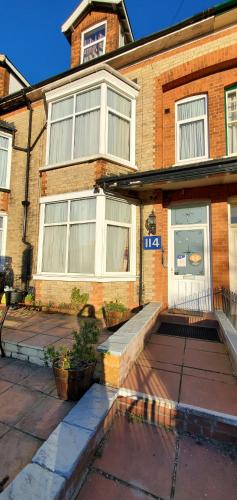 Diamonds Guest House - image 2