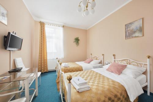 2 twin beds