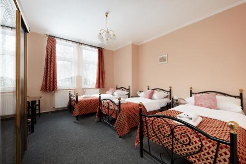 Hotel Roosevelt - image 2