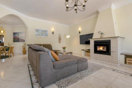 Casa Naboo - Sunny Holiday Home with Pool in Aljezur