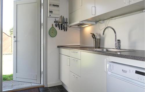 Kitchen, Pet Friendly Apartment In Nex With Outdoor Swimming Pool in Snogebaek