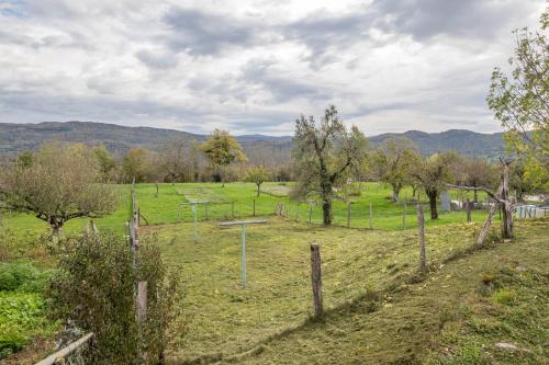 Kert, Terre d'Emeraude - Charmante maison avec sauna in Thoirette