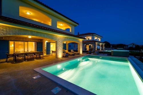 Luxury Villa Loma 2 - image 12