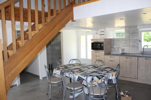 virtuve, Gîte Meublé PMR (Gite Meuble PMR) in Buesa