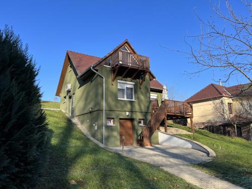 SunnySide Apartmanház – khách sạn tại Zalakaros