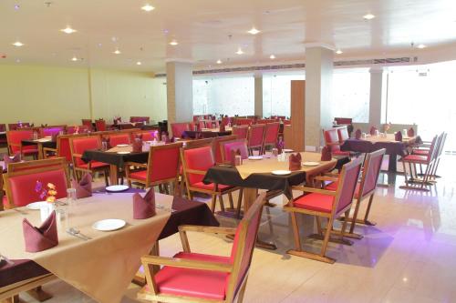 Restaurant, THE FAME HOTEL in Berhampore