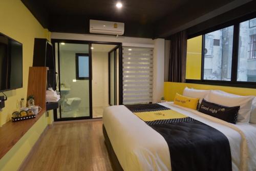 room detail thumbnail 2