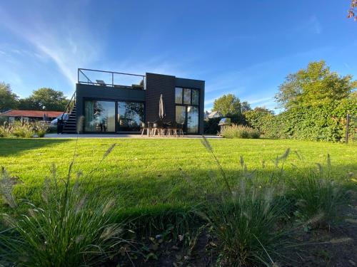 GREEN VILLA in bester Lage - Dachterrasse mit Meerblick - großer eingezäunter Garten - kinderfreundlich - Hunde inklusive - 4 Sterne Resort - direkt am Strand - Pool inklusive