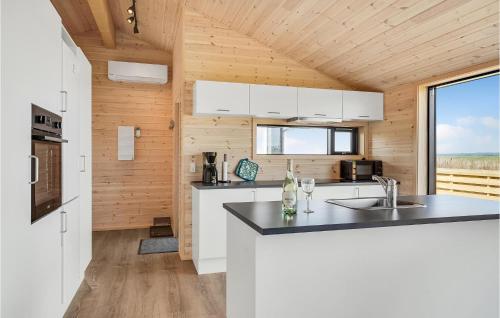 Kitchen, An Awesome Home In Storvorde With 4 Bedrooms And Wifi in Egense