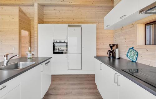 Kitchen, An Awesome Home In Storvorde With 4 Bedrooms And Wifi in Egense