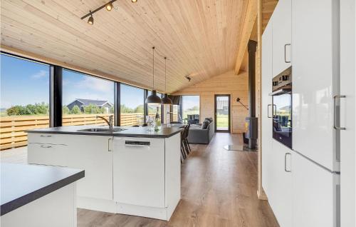 Kitchen, An Awesome Home In Storvorde With 4 Bedrooms And Wifi in Egense