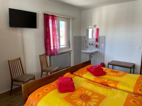 room detail thumbnail 2