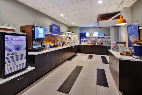 Holiday Inn Express Absecon-Atlantic City Area an IHG Hotel - image 12