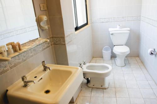 Classic Quadruple Room image 3