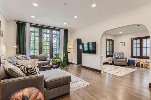 2375 Ivanhoe St - Entire House