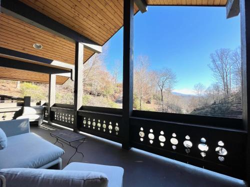 Outland Chalet & Suites Great Smoky Mountains