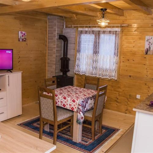 TAMARA - Brvnara za odmor in Sokolac