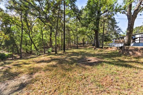 Charming Home with Deck and Yard - 1 Mi to Lake Texoma!