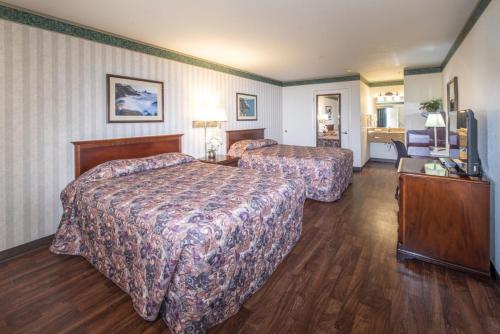 2 queen beds