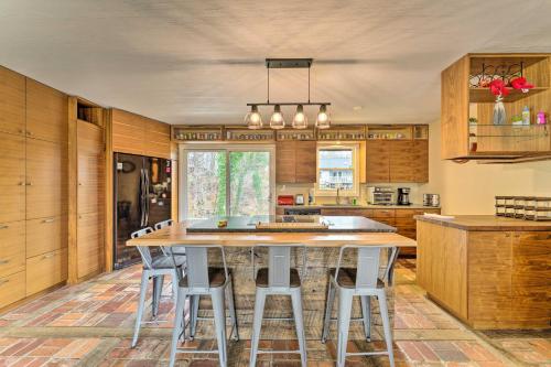 Pet-Friendly Banner Elk Home Near Beech Mountain! in Banner Elk, USA