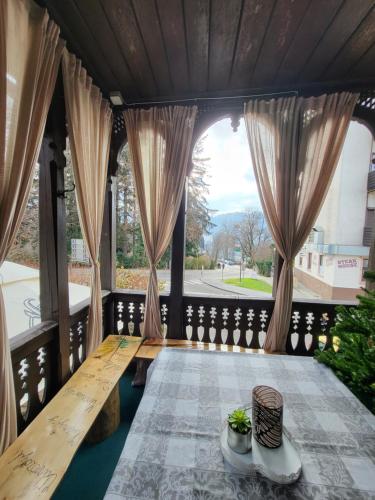 บริการและสิ่งอำนวยความสะดวก, Bus Station Beds in เบลด