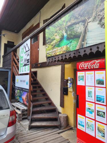 ทัศนียภาพภายนอกโรงแรม, Bus Station Beds in เบลด