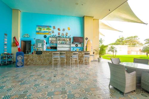 Beachfront 2BR Ocean view Balcony 3 Pools in Nueva Gorgona