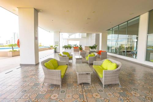 Beachfront 2BR Ocean view Balcony 3 Pools in Nueva Gorgona
