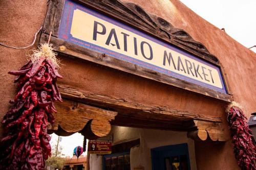 The Lagartija @ Old Town with King Bed in Albuquerque, USA