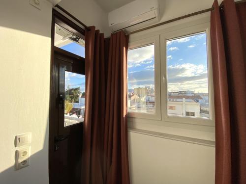 Classic 2 Bedroom Apartment Next to Metro - Marousi, Athènes (photo 9)