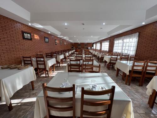 Restaurant, Hotel Garnier in Campos Do Jordao