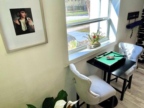 Cozy sanctuary minutes from the bay and beaches Cozy sanctuary minutes from the bay and beaches