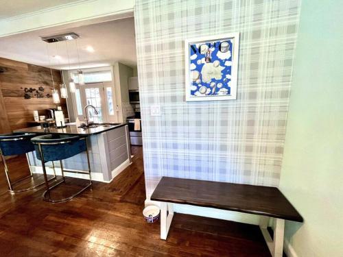 Cozy sanctuary minutes from the bay and beaches Cozy sanctuary minutes from the bay and beaches