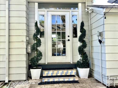 Cozy sanctuary minutes from the bay and beaches Cozy sanctuary minutes from the bay and beaches