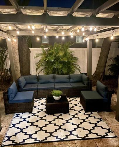 Cozy sanctuary minutes from the bay and beaches Cozy sanctuary minutes from the bay and beaches