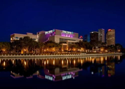 Cozy sanctuary minutes from the bay and beaches Cozy sanctuary minutes from the bay and beaches