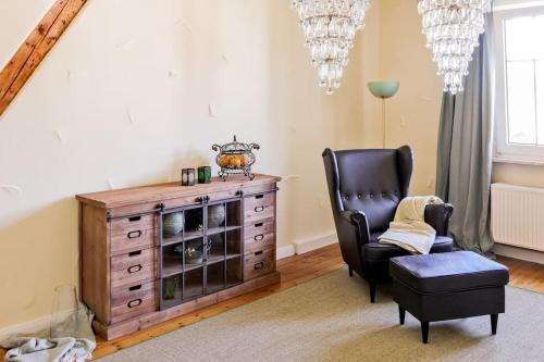 ห้องส่วนกลางสำหรับนั่งเล่น/ดูทีวี, Charmante, großzügige Ferienwohnung Villa Fleurie (Charmante, großzugige Ferienwohnung Villa Fleurie) in เบรตเทิน